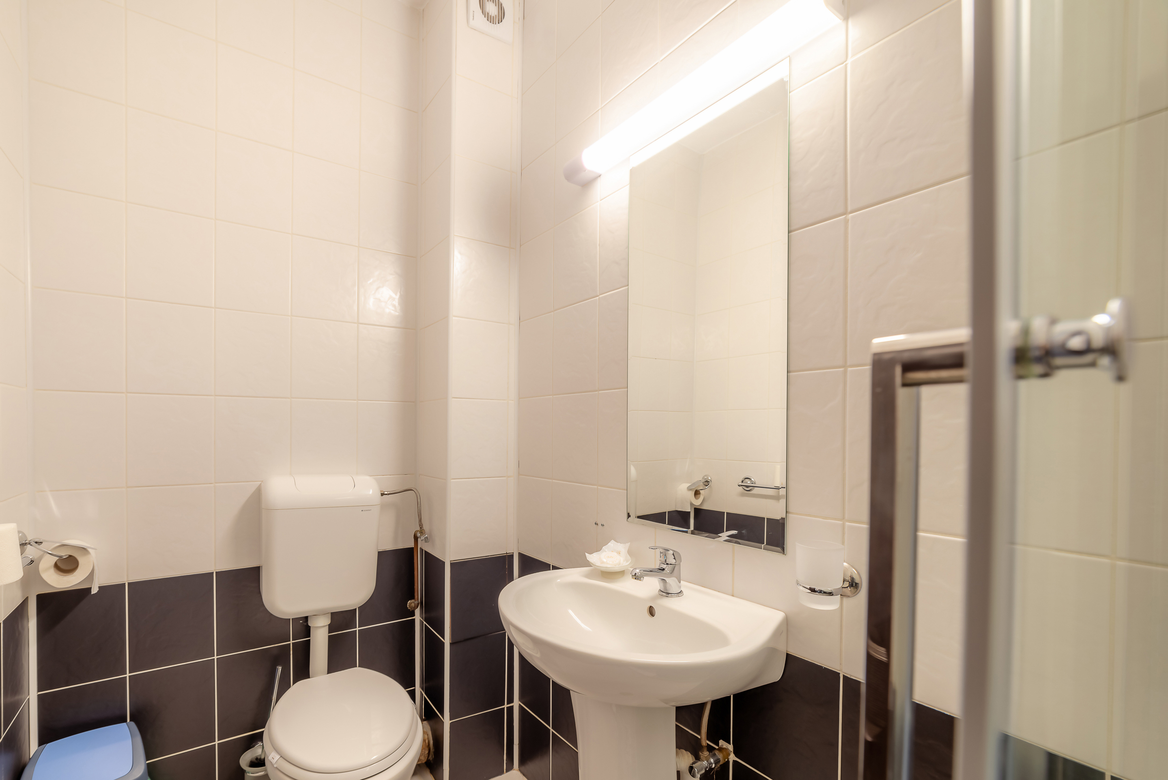 Camera Dubla Standard | Baie | PensiuneaCluj.ro