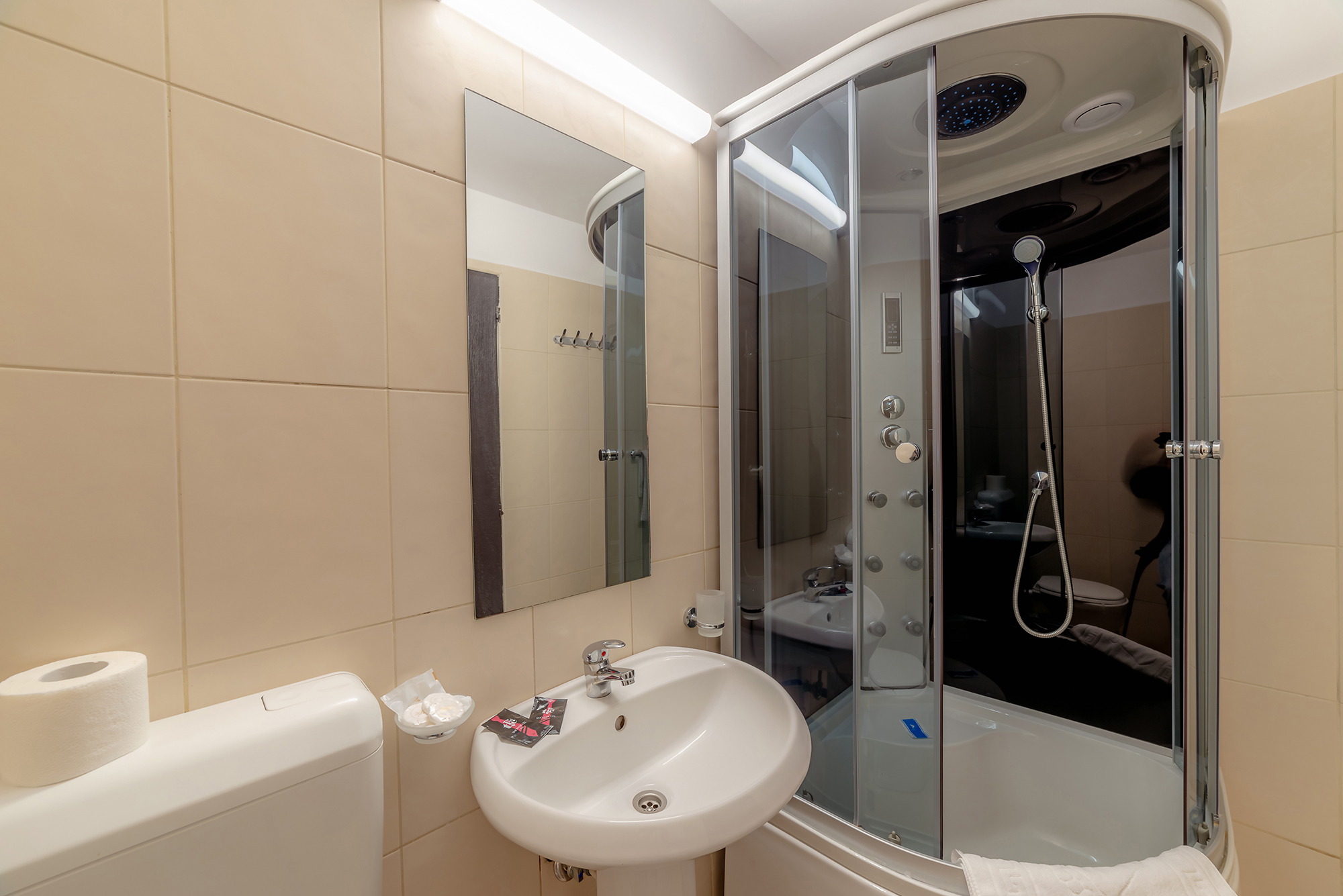 Camera dubla cu balcon (3 adulți) | PensiuneaCluj.ro