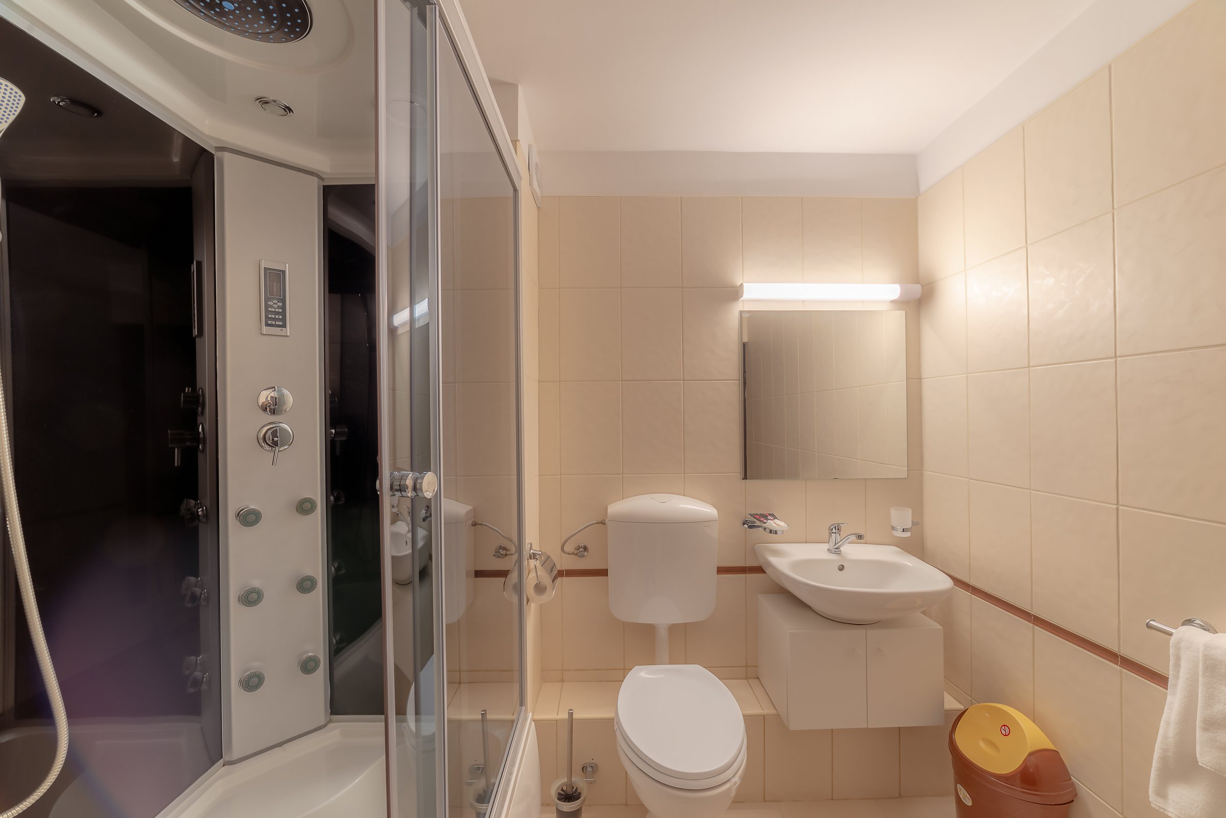 Camera Dubla Standard | Baie | PensiuneaCluj.ro