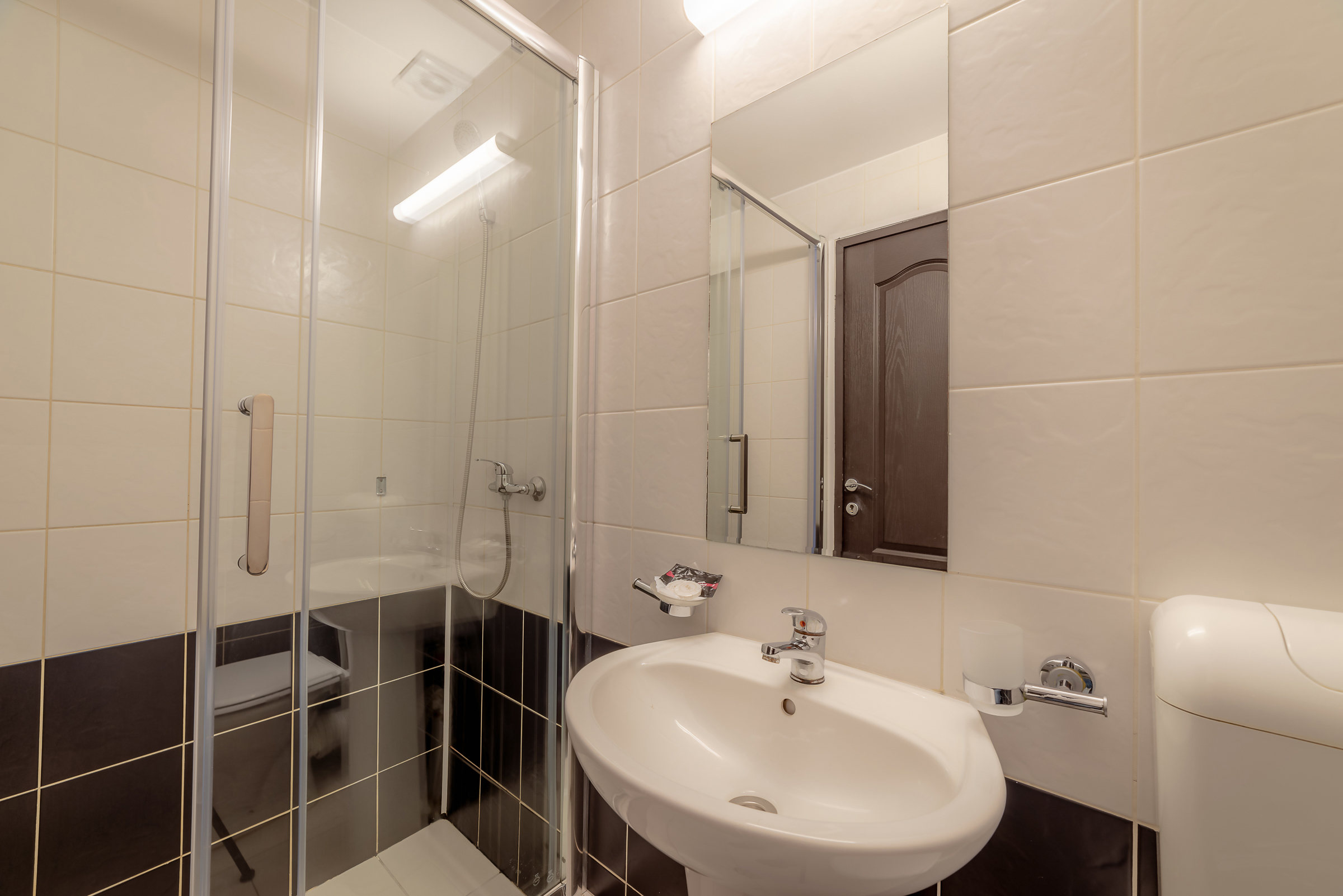 Camera Dubla Standard | Baie | PensiuneaCluj.ro